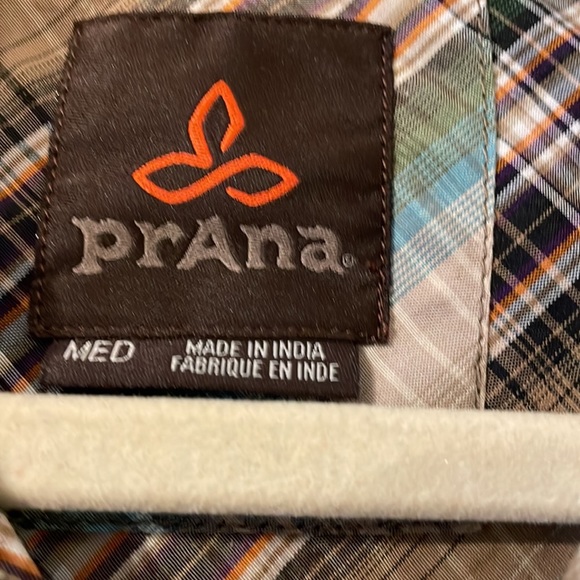 Prana. Men’s Button Down Shirt. Size Medium - Picture 2 of 3